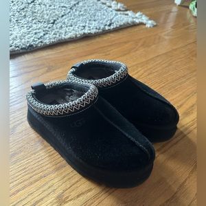 Fairly new tazman platform uggs